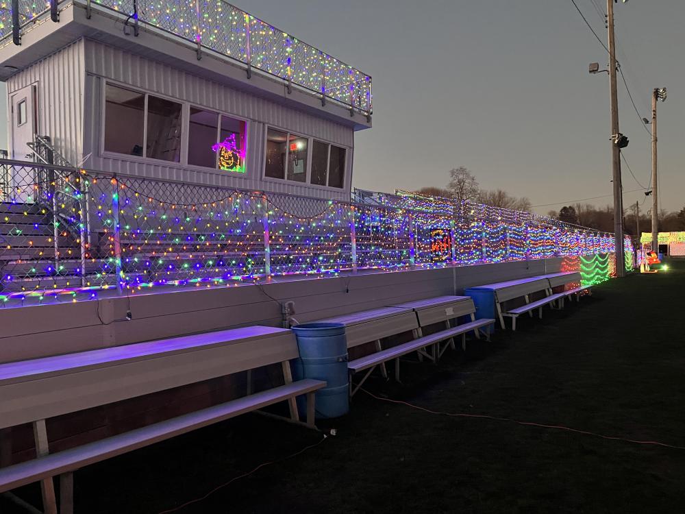 https://nemasket.theweektoday.com/sites/beaverdam/files/2022/12/field/image/festive%20field.jpg