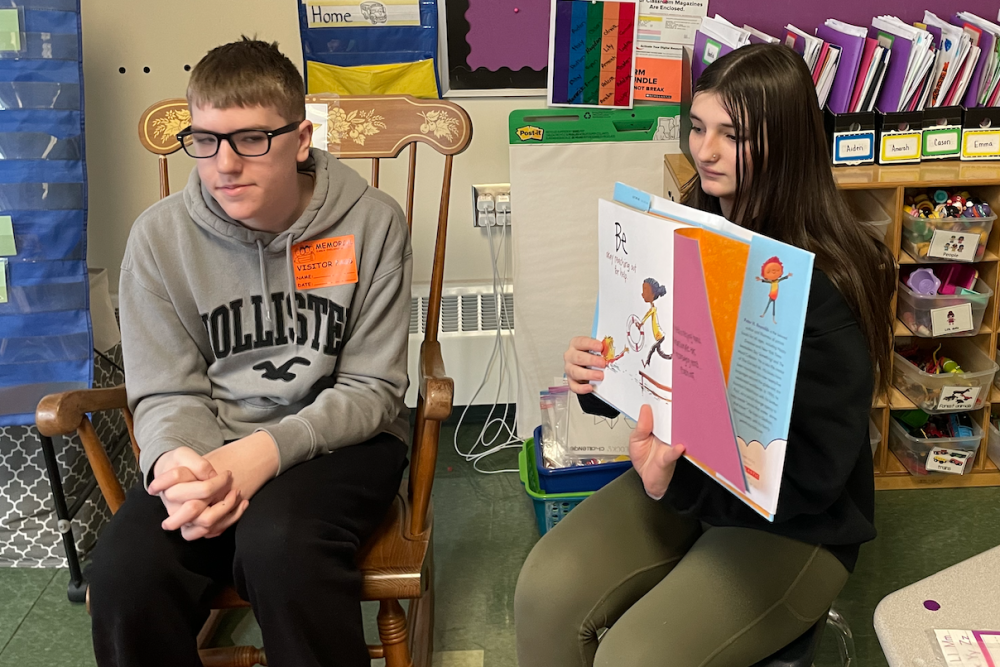 Justin Dahlgren and Stephenie Kent read to the children.