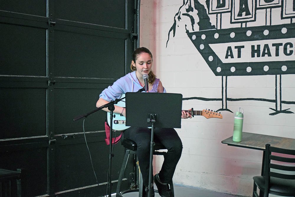 Mary Osborne sang and played her guitar live during the market.
