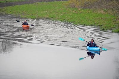 Brenda Velantzas and Kristin Guerra race to the end. Photos by Kat Sheridanac