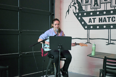 Mary Osborne sang and played her guitar live during the market.