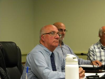 Interim Town Manager Robert Nunes, forward, during his fiscal status update. Photo by Christian Uva