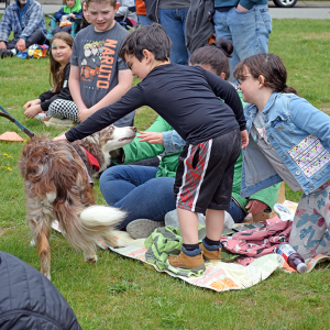 Shane and Josephine Runey, ages 6 and 7, say hi to Mojo. 